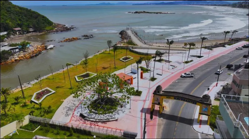 Apto Ideal Entre Aeroporto, A Praia E O Beto Carrero דירה נבגאנטס